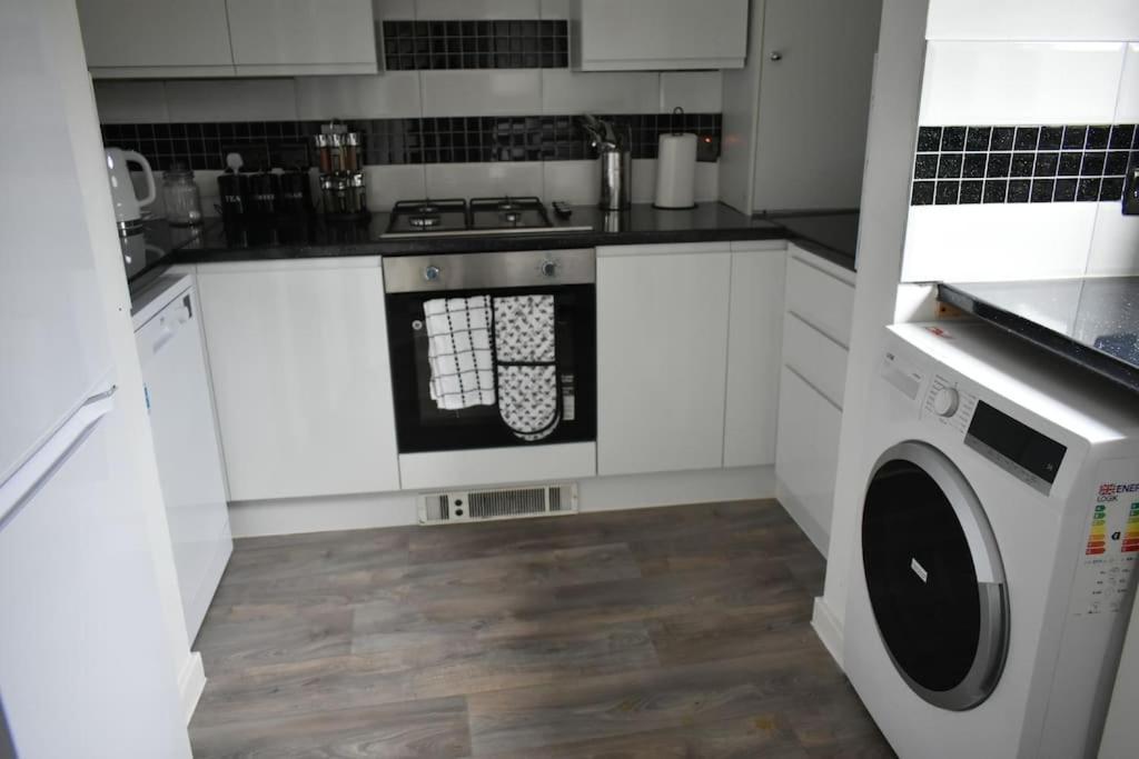 Tottenham Hotspurs Stays At The Gascoigne Suite London Exteriör bild